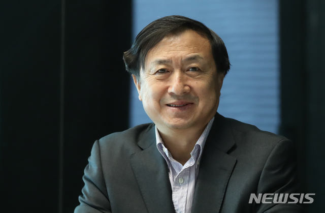 신기남 대통령 소속 도서관정책정보위원회 위원장