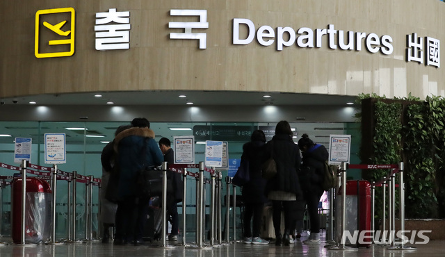 【서울=뉴시스】이영환 기자 = 사진은 서울 강서구 김포국제공항 국제선 출국장의 모습. 2019.11.07.  20hwan@newsis.com