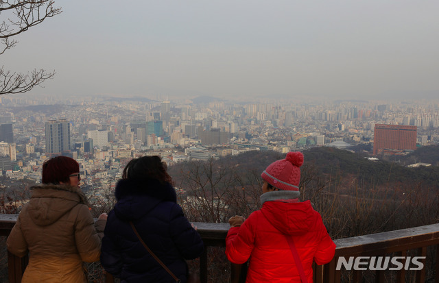 서풍에 기온 올라 따뜻…미세먼지 다시 기승