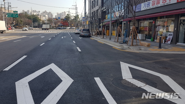 【서울=뉴시스】서울 영등포구는 지난해 12월 도림로 6차 구간(도림로 253-1~249-3)을 확장개통하면서 21년만에 도림로 서측 확장 공사를 모두 완료했다고 8일 밝혔다. 2019.01.08. (사진=영등포구 제공)