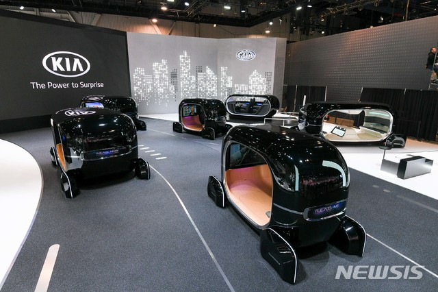 【서울=뉴시스】기아자동차가 8일(현지시각) 미국 라스베가스 컨벤션센터에서 열린 ‘2019 국제 전자제품 박람회(Consumer Electronics Show)에서 미래 모빌리티의 새로운 가능성을 모색한 ‘실시간 감정반응 차량제어 시스템(Real-time Emotion Adaptive Driving, R.E.A.D. 시스템)’을 공개했다.&nbsp; 사진은 기아차 2019 CES 부스에 전시된 'R.E.A.D. 시스템'의 시험 모듈. 2019.01.08. (사진=기아자동차 제공)&nbsp; photo@newsis.com