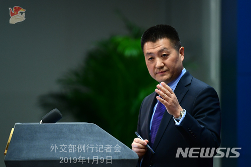 中외교부 "폼페이오, 화웨이 관련 증거없이 헛소문만"