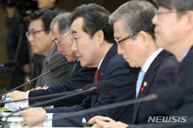 【세종=뉴시스】강종민 기자 = 이낙연 국무총리가 10일 오전 정부세종청사에서 열린 국정현안점검조정회의에서 모두발언을 하고 있다. 2019.01.10. ppkjm@newsis.com