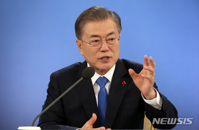 【서울=뉴시스】박진희 기자 = 문재인 대통령이 10일 청와대 영빈관에서 '2019 문재인 대통령 신년기자회견'을 하고 있다. 2019.01.10. pak7130@newsis.com