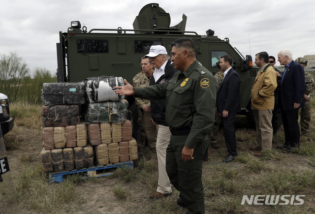 President Donald Trump tours the U.S. border with Mexico at the Rio Grande on the southern border, Thursday, Jan. 10, 2019, in McAllen, Texas. (AP Photo/ Evan Vucci)