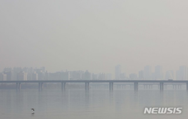 서울 낮 최고기온 7도…오늘 미세먼지 '최악'