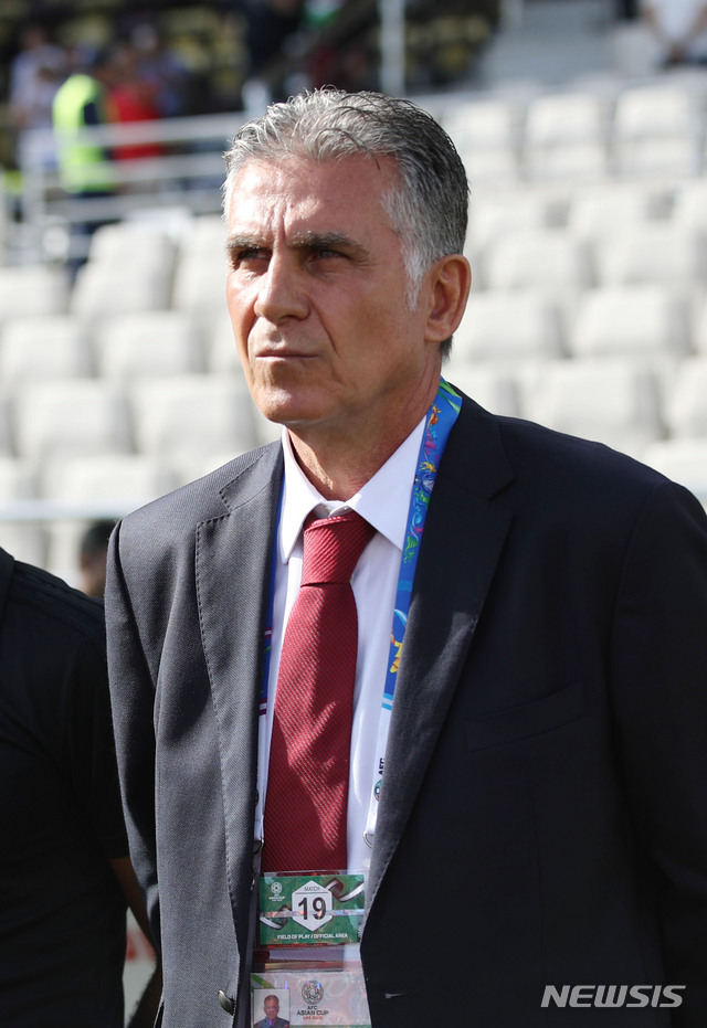 【아부다비(아랍에미리트)=뉴시스】김진아 기자 = 12일 오후(현지시간) 아랍에미리트 아부다비 알나얀 경기장에서 열린 2019 AFC 아시안컵 D조 조별리그 2차전 베트남과 이란의 경기, 이란 카를루스 케이로스 감독이 경기를 앞두고 고심하고 있다. 2019.01.12.&nbsp; bluesoda@newsis.com