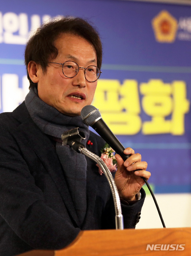 【서울=뉴시스】이윤청 수습기자 = 조희연 서울시 교육감이 14일 서울 종로구 세종문화회관 아띠홀에서 열린 '서울특별시의회 더불어민주당 2019년 신년인사회'에서 축사하고 있다. 2019.01.14. radiohead@newsis.com