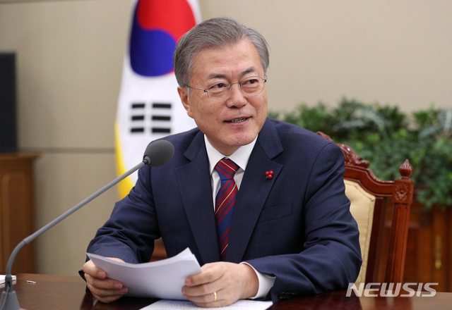 【서울=뉴시스】박진희 기자 = 문재인 대통령이 14일 오후 청와대 여민관에서 수석보좌관 회의를 주재하고 있다. 2019.01.14.&nbsp; pak7130@newsis.com