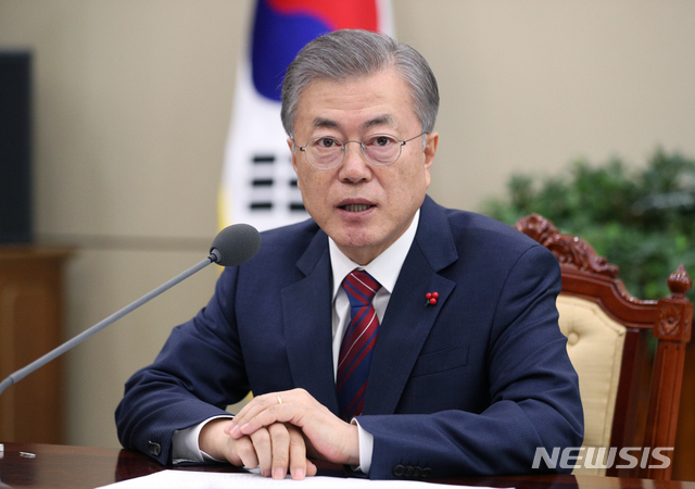 【서울=뉴시스】박진희 기자 = 문재인 대통령이 14일 오후 청와대 여민관에서 수석보좌관 회의를 주재하고 있다. 2019.01.14.&nbsp; pak7130@newsis.com