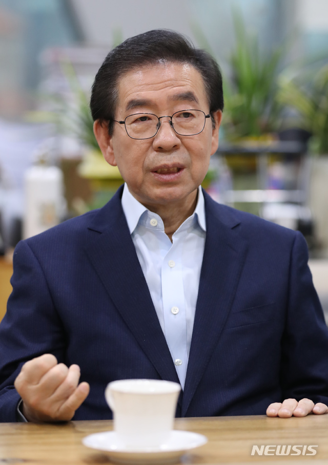 【서울=뉴시스】고승민 기자 = 박원순 서울시장이 지난 10일 서울시청 시장실에서 뉴시스와 인터뷰를 하고 있다. 2019.01.15.kkssmm99@newsis.com