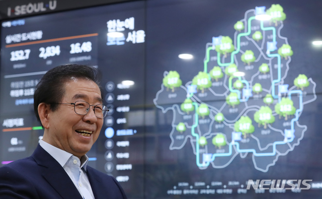 【서울=뉴시스】고승민 기자 = 박원순 서울시장이 지난 10일 서울시청 시장실에서 뉴시스와 인터뷰를 하고 있다. 2019.01.15.kkssmm99@newsis.com