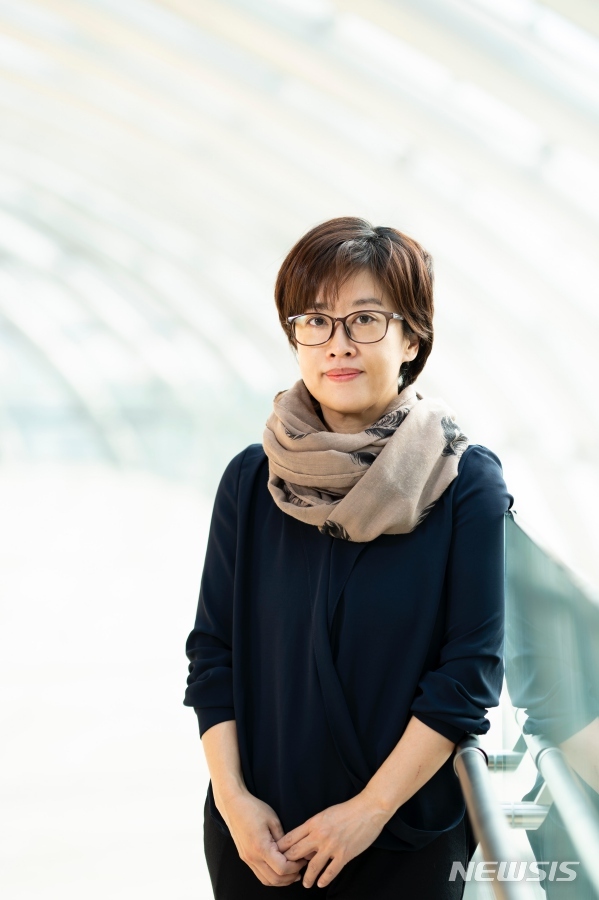 [뉴시스 인터뷰]송재정 "우리나라 제작진, 참 훌륭"···알함브라 작가