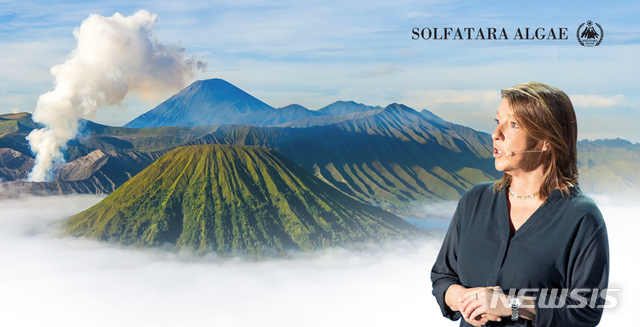 이태리 나폴리 지방의 솔파타라(활화산) 분화구 내, 섭씨 130도 이상의 극한 환경에서 자생하는 단세포 생물인 '솔파타라 알게'를 발견한 세계적 석학 가브렐라 콜루치(Maria Gabriella Colucci)&nbsp; 박사