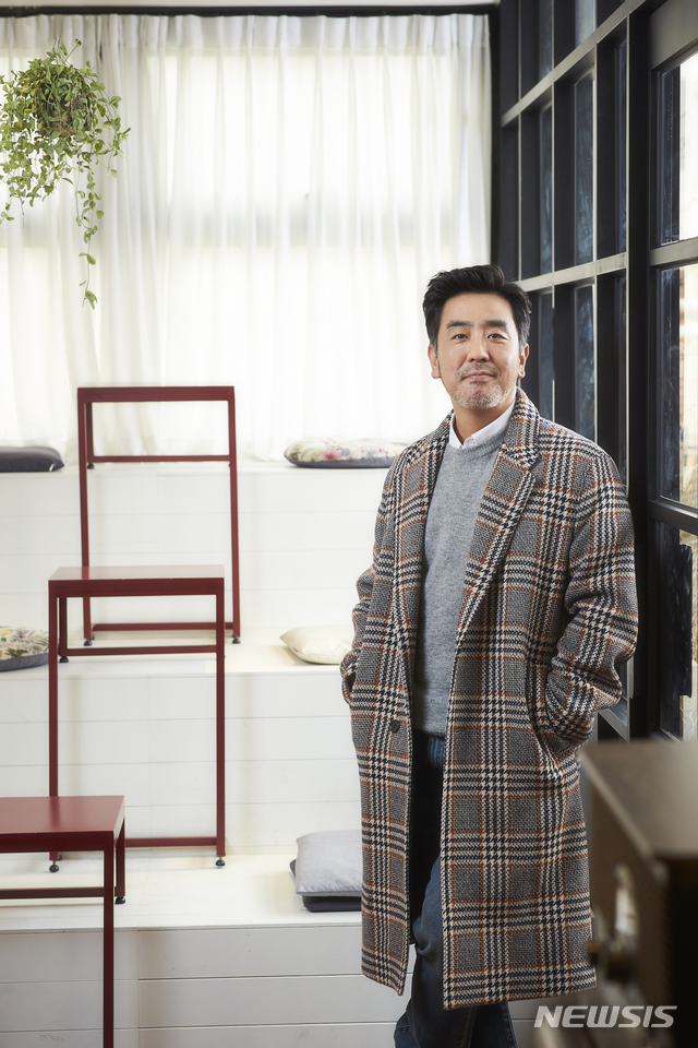 류승룡, 이걸 해냈다···가정과 조직에 미안해하면서 웃기기