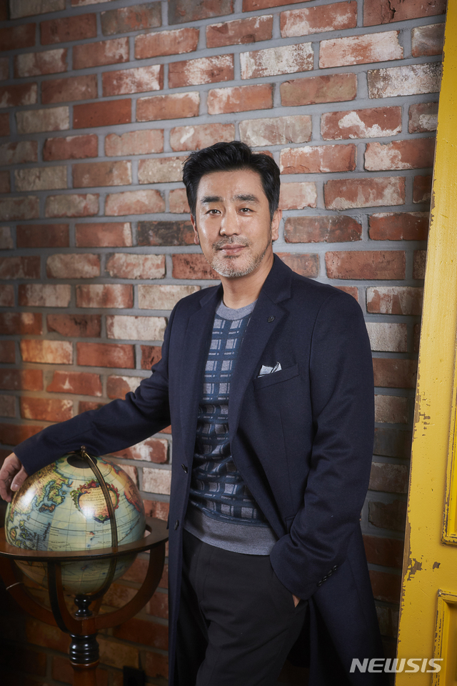 류승룡, 이걸 해냈다···가정과 조직에 미안해하면서 웃기기