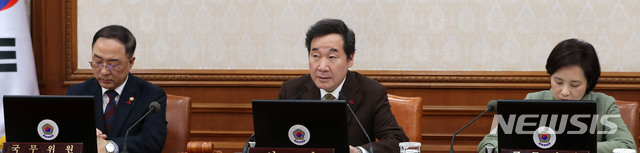 【서울=뉴시스】박주성 기자 = 이낙연 국무총리가 15일 오전 서울 세종로 정부서울청사에서 열린 국무회의를 주재하고 있다. 2019.01.15.&nbsp; park7691@newsis.com