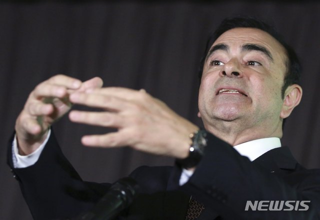 【요코하마(일본)=AP/뉴시스】일본 닛산(日産) 자동차의 '구조 개선특별위원회'는 27일 회장직 폐지와 이사회 중심 경영을 제안하는 보고서를 발표했다. 카를로스 곤(사진) 전 회장의 비리는 그가 과도한 권한을 행사할 수 있었던 기업 구조에서 비롯됐다는 지적이다. 2019.03.27.
