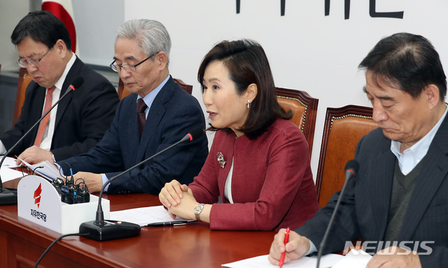 【서울=뉴시스】이종철 기자&nbsp; = 자유한국당 4명의 조직강화특별위원회 위원들이 15일 오후 서울 여의도 국회에서 기자회견을 하고 있다. 2019.01.15.jc4321@newsis.com