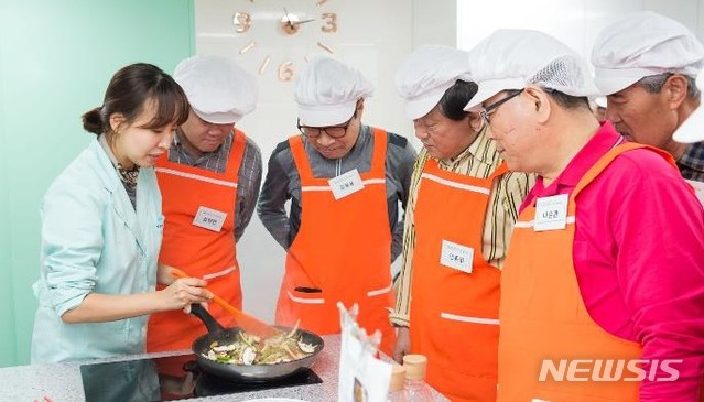 【서울=뉴시스】 양천구 시니어 영양교실. 2019.01.16. (사진= 양천구 제공)