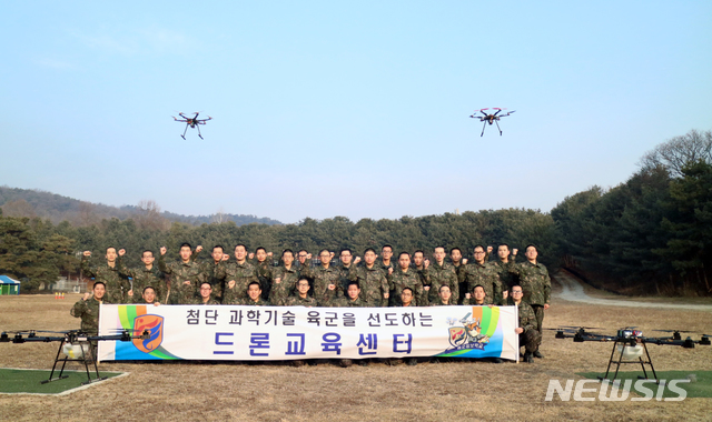 육군에서 첫번째로 ‘드론운용 정비 특기병’ 29명이 육군정보학교에서 배출됐다.(사진제공=육군정보학교)