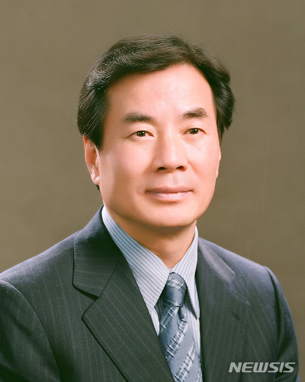 【서울=뉴시스】이장한 종근당 회장. 2019.01.16.(사진= 종근당 제공)photo@newsis.com 