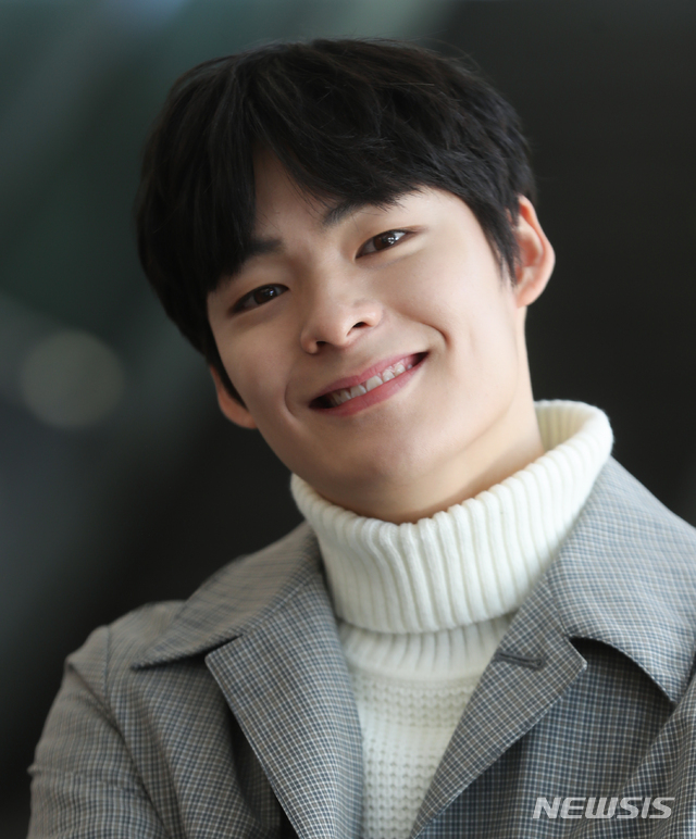 【서울=뉴시스】조수정 기자 = JTBC 금토드라마 '스카이(SKY) 캐슬' 박영재 역 배우 송건희가 16일 오후 서울 중구 충무로 뉴시스 본사에서 인터뷰에 앞서 포즈를 취하고 있다. 2019.01.16. chocrystal@newsis.com