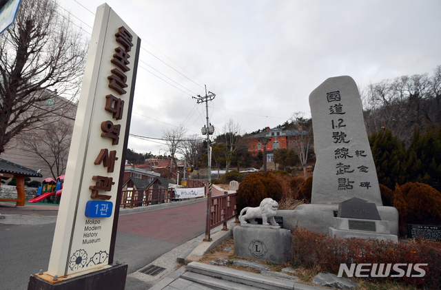 【목포=뉴시스】류형근 기자 = 16일 오후 전남 목포시 대의동에 위치한 목포근대역사관 1관. 이곳은 1898년 10월 부터 목포일본영사관으로 사용됐으며 목포에서 가장 오래된 건물로 남아있다. 2019.01.16. hgryu77@newsis.com