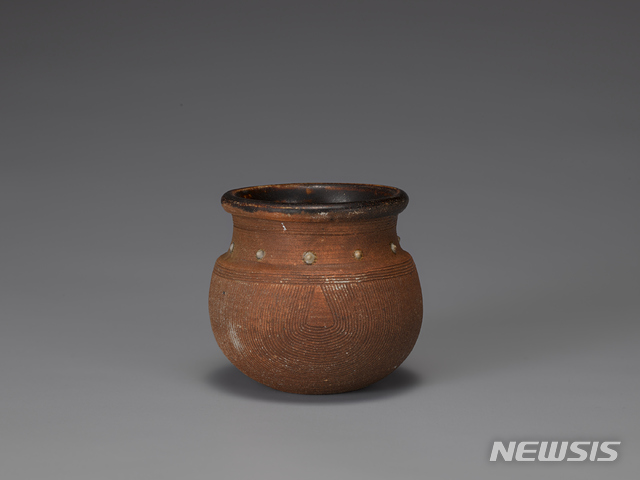 흑유항아리