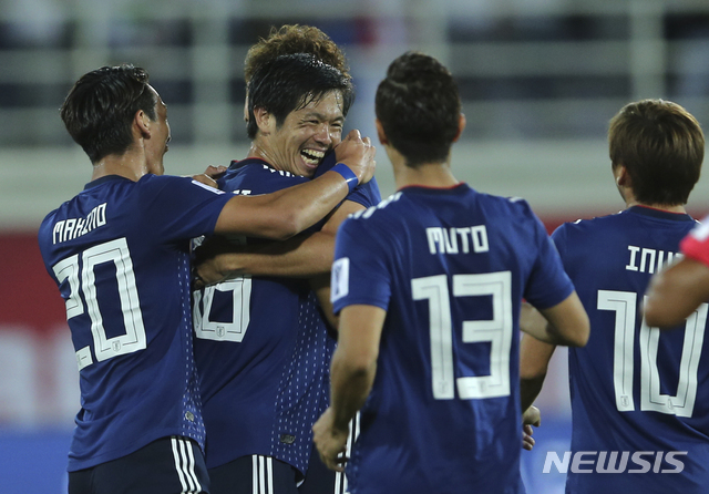 일본, 우즈벡 잡고 F조 1위로 16강 진출…오만, 극적 16강行