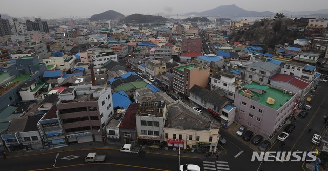 【목포=뉴시스】신대희 기자 = 더불어민주당 손혜원 의원의 '부동산 투기 논란'에 휩싸인 전남 목포시 근대역사문화공간이 술렁이고 있다. 사진은 손 의원 가족·측근이 건물을 사들인 19일 오후 목포시 대의동 일대 모습. 2019.01.19. sdhdream@newsis.com
