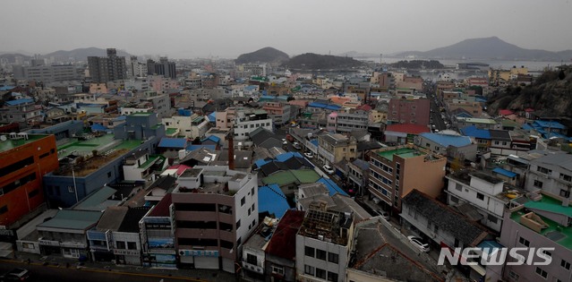 【목포=뉴시스】신대희 기자 = 더불어민주당 손혜원 의원의 '부동산 투기 논란'에 휩싸인 전남 목포시 근대역사문화공간이 술렁이고 있다. 사진은 손 의원 가족·측근이 건물을 사들인 19일 오후 목포시 대의동 일대 모습. 2019.01.19.&nbsp; sdhdream@newsis.com 