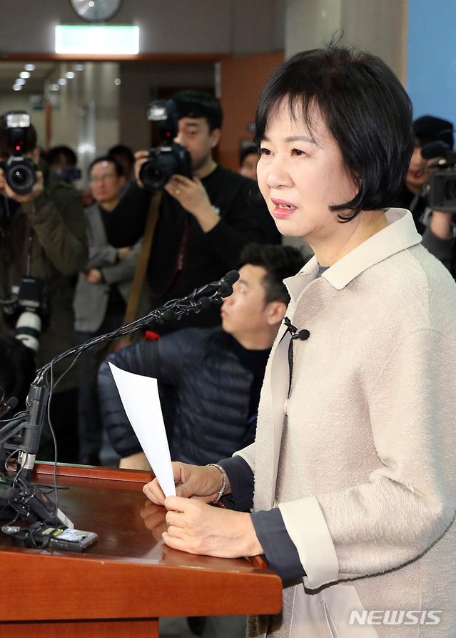 【서울=뉴시스】이종철 기자 = 목포 부동산 투기 의혹을 받고 있는 더불어민주당 손혜원 의원이 20일 서울 여의도 국회 정론관에서 기자회견을 갖고 있다. 2019.01.20. jc4321@newsis.com