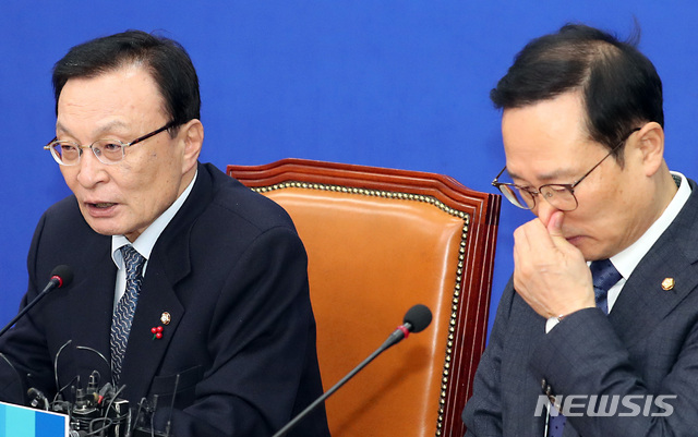 【서울=뉴시스】이종철 기자 = 21일 서울 여의도 국회에서 열린 민주당 최고위원회의에서 이해찬 대표가 모두발언을 하고 있다. 2019.01.21. jc4321@newsis.com