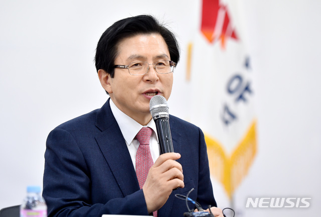  황교안 전 총리, 부산서 보수 진정성 강조…"현 정부 총체적 난국"