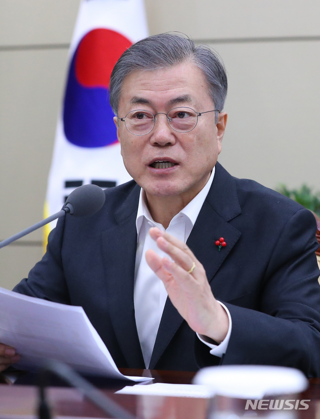 【서울=뉴시스】전신 기자 = 문재인 대통령이 21일 청와대 여민관에서 열린 수석보좌관회의에서 모두발언하고 있다. 2019.01.21.&nbsp; photo1006@newsis.com