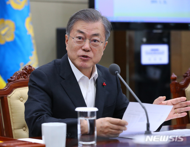 【서울=뉴시스】전신 기자 = 문재인 대통령이 21일 청와대 여민관에서 열린 수석보좌관회의에서 모두발언하고 있다. 2019.01.21.&nbsp; photo1006@newsis.com