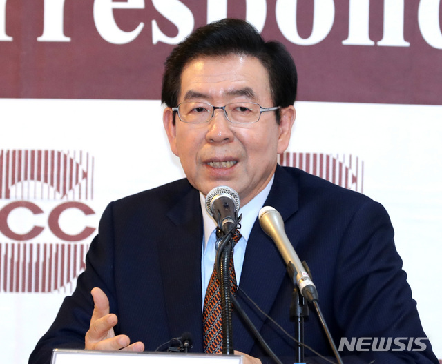 【서울=뉴시스】전진환 기자 = 박원순 서울시장이 21일 오후 서울 주재 외신기자 대상 신년간담회가 열린 서울 중구 한국프레스센터 외신기자클럽에서 기조연설을 하고 있다. 2019.01.21.&nbsp; amin2@newsis.com