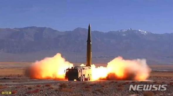 [서울=뉴시스] 사우디아라비아와 중국과 손잡고 탄도미사일 개발에 박차를 가하고 있다고 5일(현지시간) CNN이 보도했다. 사진은 중국군 대함 중거리 탄도 미사일 둥펑-17(사진출처: 신화망 캡처). 2019.06.06 