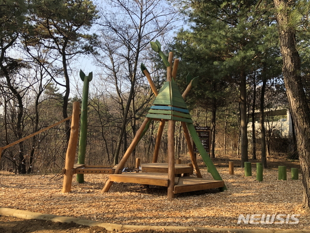 【서울=뉴시스】 강서구 개화산 숲속 놀이터. 2019.01.23. (사진= 강서구 제공)