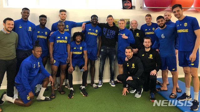 에밀리아노 살라와 낭트 시절 동료들 (사진=에밀리아노 살라 트위터 캡쳐)