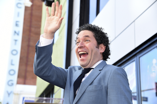 【할리우드=AP/뉴시스】 1월22일 미국 할리우드 '명예의 거리'에 이름을 올린 구스타보 두다멜