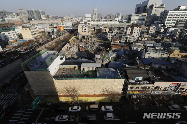 [서울=뉴시스] 서울시가 향후 10년 세운지구의 개발을 위한 밑그림을 다시 그리는 기술용역을 진행한다고 21일 밝혔다. 사진은 서울 중구 을지면옥 일대 모습. (사진=뉴시스DB) photo@newsis.com 