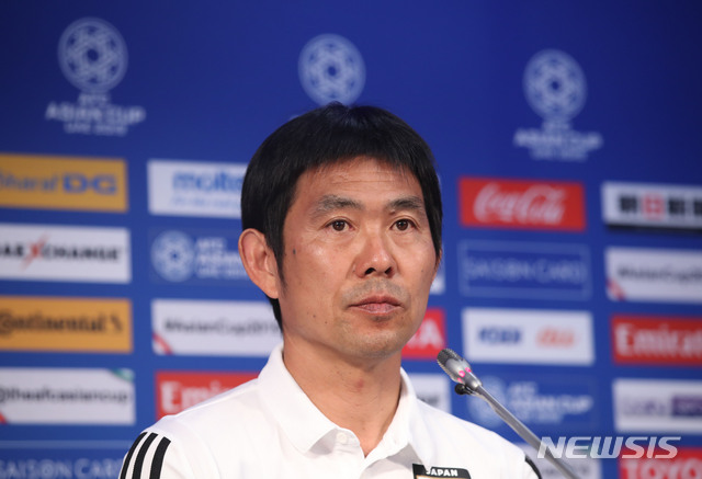 【두바이(아랍에미리트)=뉴시스】김진아 기자 = AFC 아시안컵 8강전 베트남과 일본의 경기를 하루 앞둔 23일 오후(현지시간) 아랍에미리트 두바이 알막툼 스타디움에서 일본 모리야스 하지메 감독이 기자회견을 하고 있다. 2019.01.23. bluesoda@newsis.com