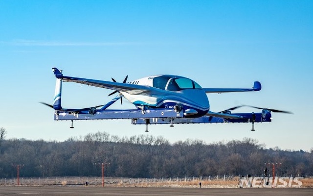 【로스앤젤레스=뉴시스】 세계 최대 항공기 제작업체 보잉이 '날아다니는 택시(우버 에어)'용 항공기 테스트를 최근 미국 버지니아주에서 성공적으로 마침으로써 상용화를 향한 다음 발걸음을 내디뎠다.<사진=보잉 제공> 2019.01.23