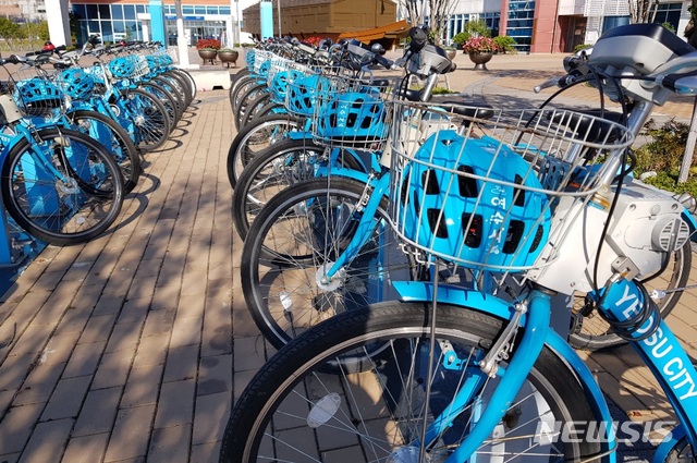 [여수=뉴시스] 여수엑스포역 앞 여수랑 자전거 거치대. photo@newsis.com