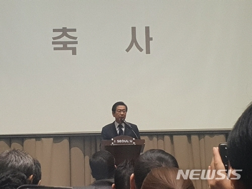 【서울=뉴시스】윤슬기 기자 = 박원순 서울시장이 24일 서울시청 3층 대회의실에서 열린 '제로페이 국민운동본부 발족식'에 참석해 축사를 하고 있다. 2019.01.24. yoonseul@newsis.com