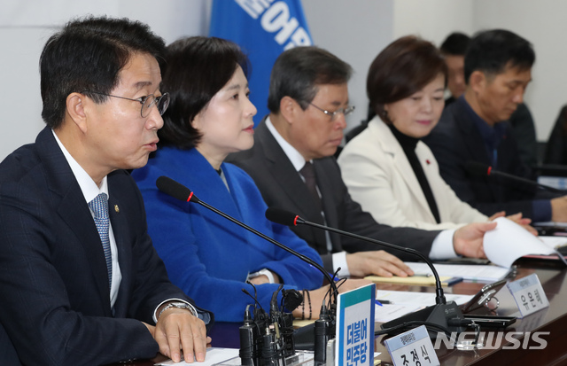 【서울=뉴시스】고승민 기자 = 24일 오전 서울 여의도 국회 의원회관에서 열린 (성)폭력 등 체육계 비리 근절대책 당정협의에서 조정식 정책위의장이 모두발언하고 있다. 2019.01.24.&nbsp; kkssmm99@newsis.com