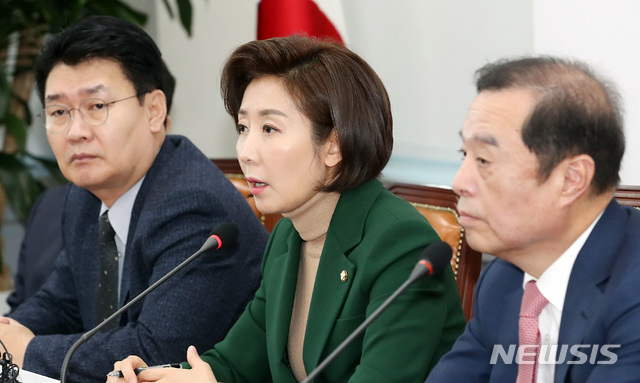 【서울=뉴시스】이종철 기자 = 24일 오전 서울 여의도 국회에서 열린 자유한국당 비상대책위원회 회의에서 나경원 원내대표가 모두발언을 하고 있다. 2019.01.24.jc4321@newsis.com