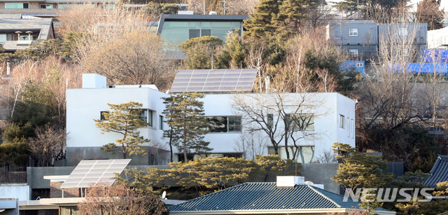 【서울=뉴시스】 이명희 신세계 회장 소유의 서울 용산구 이태원로55라길 소재 단독주택.